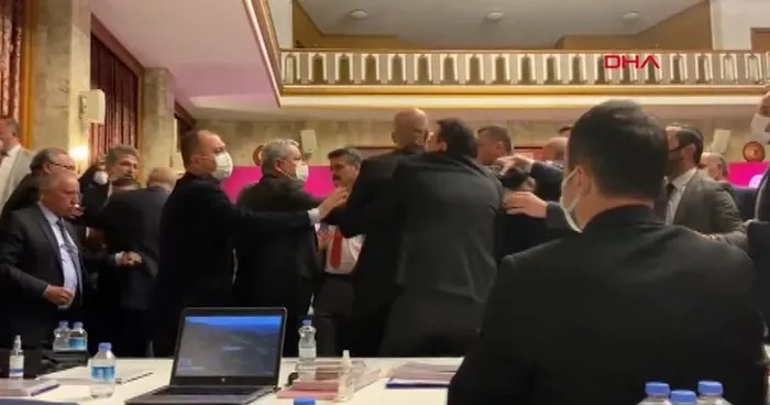 Son dakika: TBMM'de olay çıktı! MHP Milletvekili Olcay Kılavuz: Selahhatin Demirtaş bir teröristtir - 1
