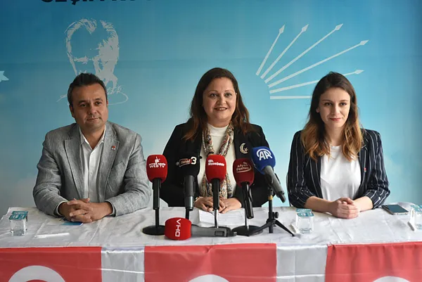 CHP’de durum vahim! Burcu Köksal krizi sonrası büyük patlama hazırlığı! Özgür Özel’e şok sözler: İstanbul’u bir müteahhide peşkeş çektiniz