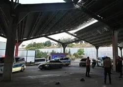 Kırıkkale'de pazar yerinin çatısından düşen işçi ağır yaralandı