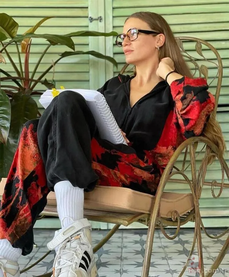 Serenay Sarıkaya'dan milyonluk anlaşma! İki filmden servet kazanacak 5