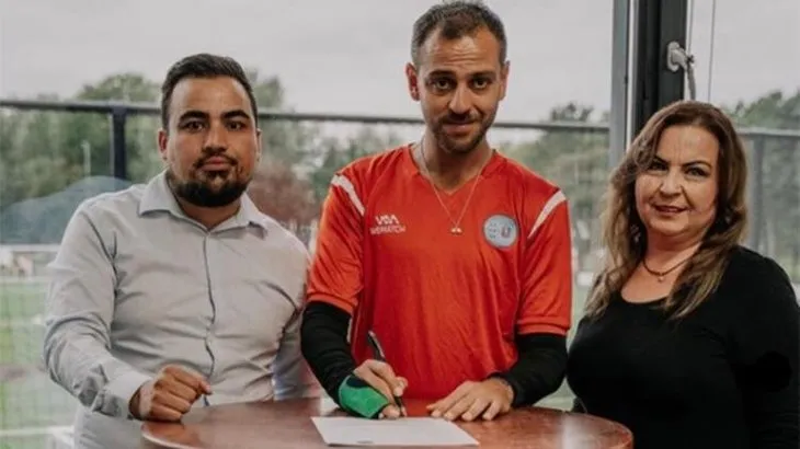 Erkan Kolçak Köstendil futbolcu oldu! Sözleşme imzaladı