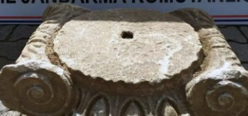 İzmir'de Roma dönemine ait sütun başlığı ele geçirildi