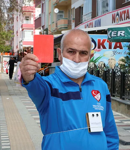 Afyonkarahisar’da futbol hakemi, koronavirüse karşı 'akılı bileklik' ve 'Covid-19 mesafe kiti' yaptı - 3