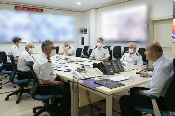 1589798664467.jpg İçişleri Bakanı Süleyman Soylu Jandarma Harekat Merkezi'nde brifing aldı - 1