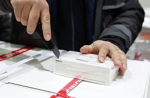 Türkiye'ye gelen koronavirüs aşıları görüntülendi - 4
