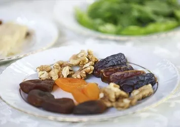 Uzmanından Ramazanda beslenme önerileri! İftar ve sahurda bunları tüketmeyin...