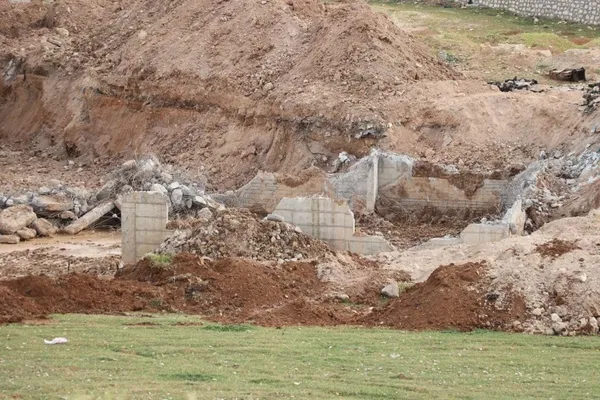 HDP’li vekillerin toplu mezar dedikleri yerde hurda çıkarma işi çıktı!