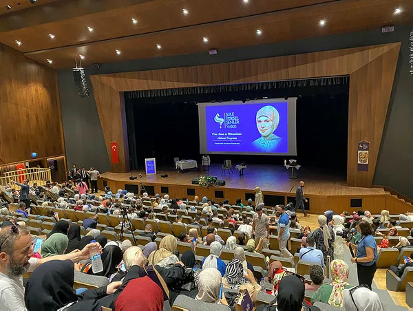 Emine Erdoğan Şule Yüksel Şenler’in anıldığı ’O’nu Anma ve Mücadelesini Anlama programına katıldı