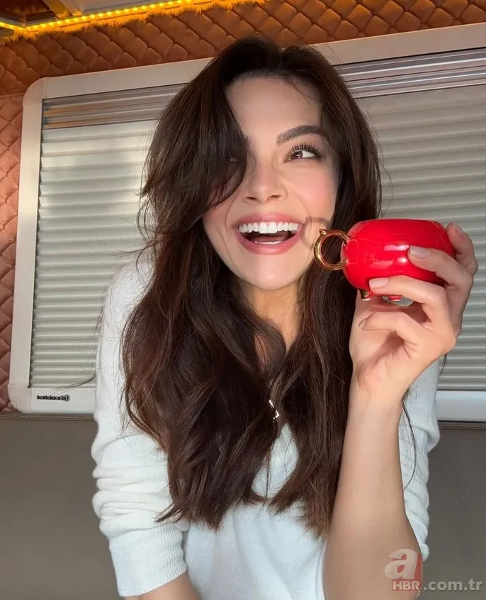 Meğer rakibiymiş! Uzak Şehir'in Alya'sı Sinem Ünsal'ın kız kardeşine bakın 5