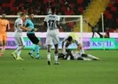 Maçta fenalaşan Beşiktaşlı futbolcu hastaneye kaldırıldı