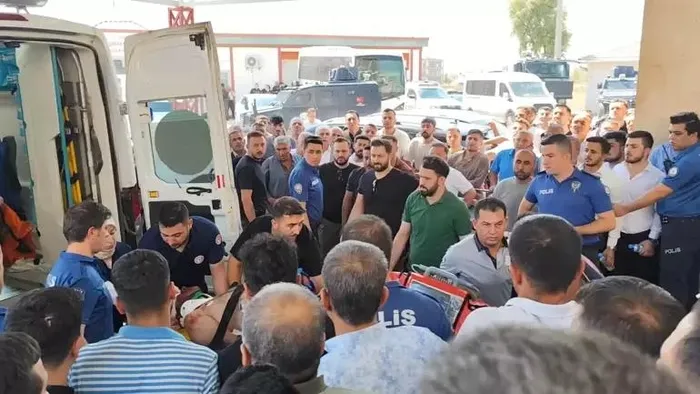 sirnak-silopide-maden-ocagina-ait-minibuste-patlama-olu-ve-yaralilar-var-bakan-yerlikayada-aciklama-husumetten-1723475292348.jpeg Şırnak Silopi'de maden ocağına ait minibüste patlama!