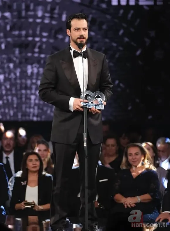 Kuruluş Orhan'ın başrolü Mert Yazıcıoğlu annesinin birebir kopyası çıktı! 5