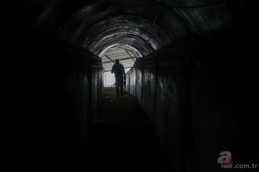 Suriye’de YPG'nin tünel ağı ortaya çıktı: Evlerin altından cephanelik, hastane ve gizli geçitler 8