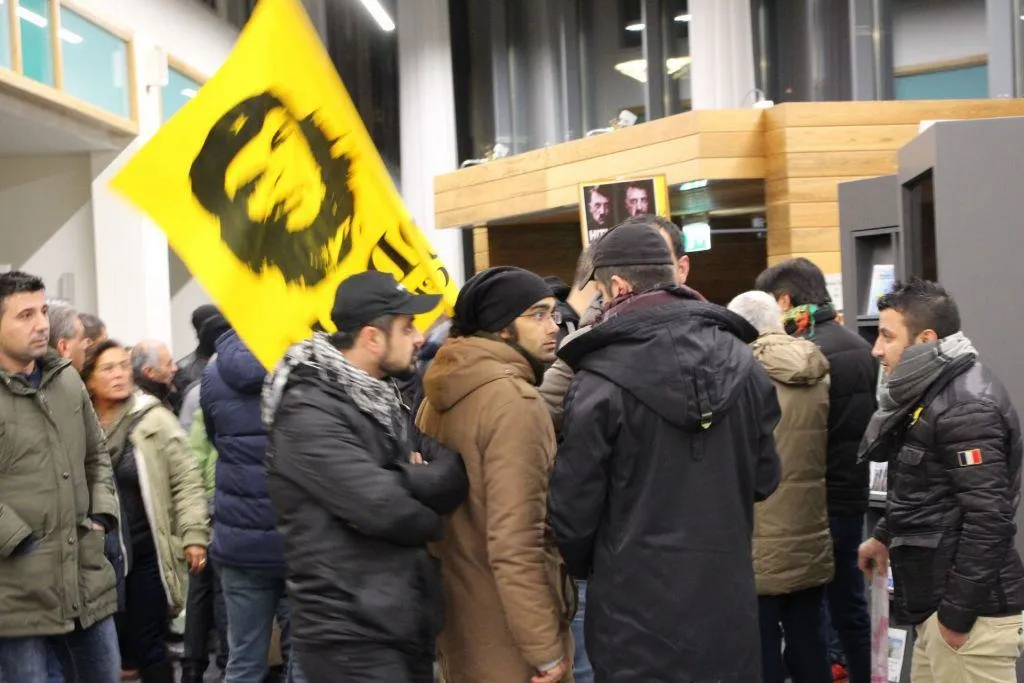 PKK lobisi işbaşında! Belediye binasını bastılar - 1