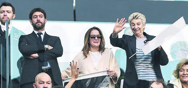 Juventus Başkanı Agnelli’nin Türk sevgilisi Deniz Akalın sonunda kayınvalidesinin gönlünü çaldı