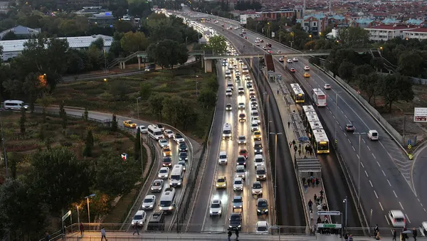 İstanbul haftanın ilk iş gününe yoğun trafikle başladı - 1