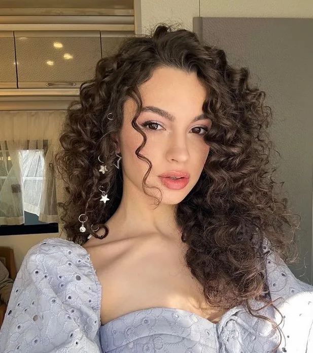 Kardeşlerim'in Asiye'si Su Burcu Yazgı Coşkun'un annesi bakın kimmiş! Meğer annesi de kızı