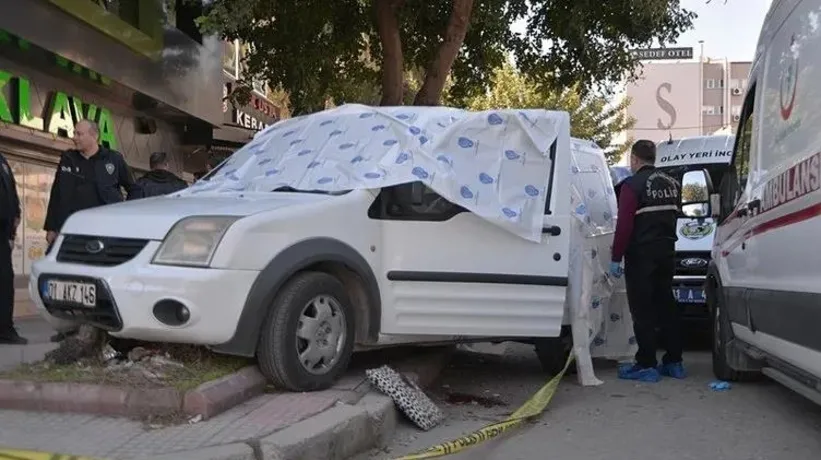 Adana'da vahşet! Genç kadın eski sevgilisini araba kullanırken öldürdü