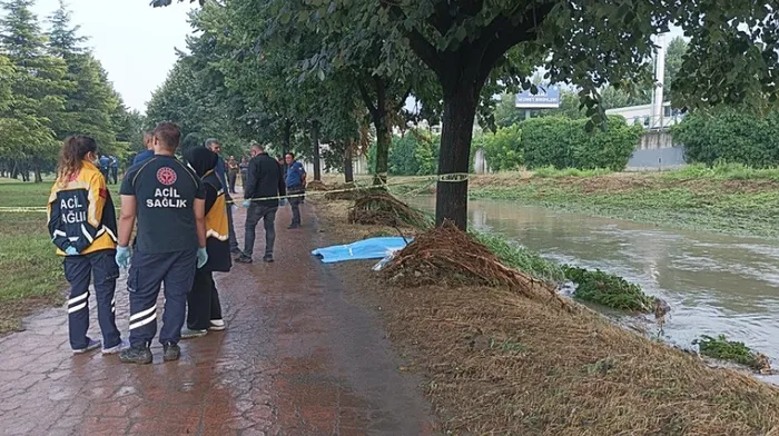 bursada-yagis-sonrasi-dehset-debisi-yukselen-derede-ceset-bulundu-valilikten-aciklama-1720120564736.jpg