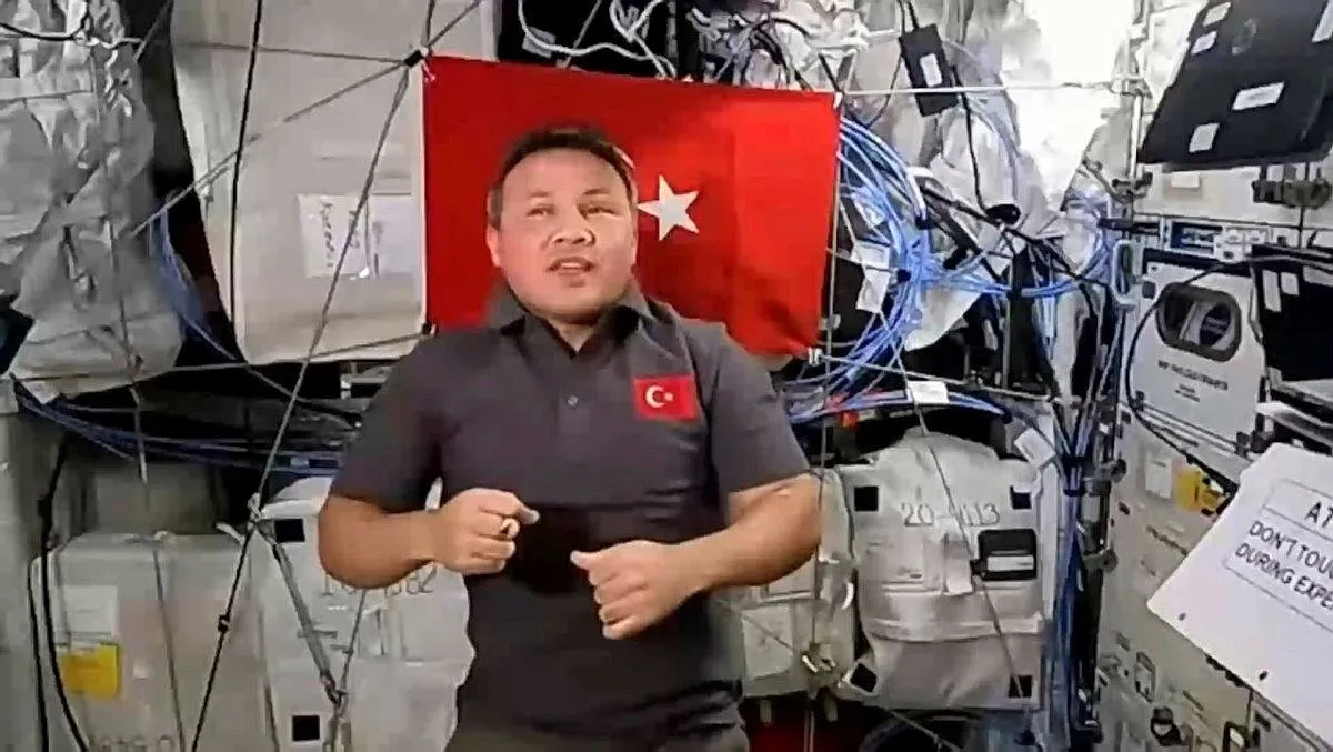 Uzaydaki ilk Türk Alper Gezeravcı gazetecilerin sorularını yanıtladı! En çok hangi yemeği özledi? Hayatında neler değişti?