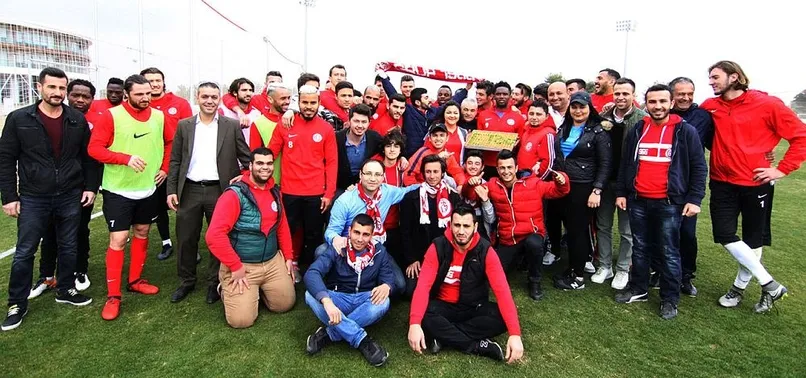 Eto'o'ya taraftarlardan baklava sürprizi