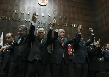 7 ilden 13 belediye başkanı AK Parti'ye geçti