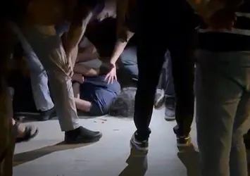 Aksaray’da eski koca dehşeti! Önce vurdu sonra bıçakladı: Araya giren 3 kişiyi yaraladı!