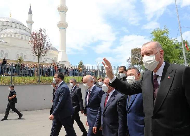 Başkan Erdoğan’ın açılışını yaptığı Uzun Mehmet Camisi'nde ilk Cuma namazı kılındı