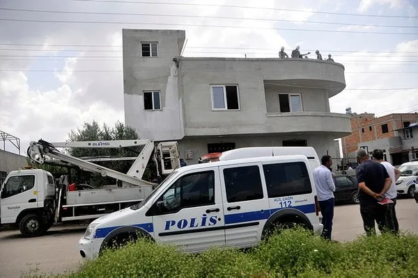 Son Dakika Adana Da Yurek Yakan Olay Boya Yaparken Akima Kapilan
