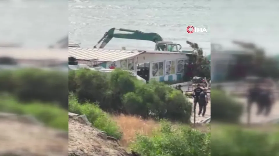 Karataş’ta baraka restoranlar yıkılıyor