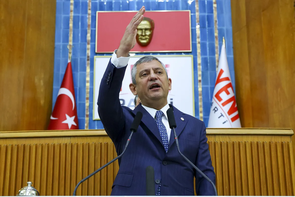 chp-ozgur-ozele-belgede-sahtecilik-davasi-acacak-a-haberde-bomba-kulis-1791914981979.jpg CHP'den Özgür Özel hakkında suç duyurusu hazırlığı! Belgede sahtecilik suçlaması - 1