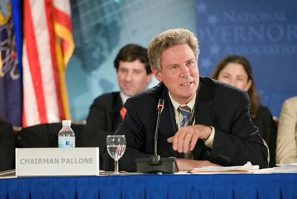 TSK’nın belini büktüğü PKK’nın yardımına ABD’li senatör koştu! Alçak iftira: Türkiye hastane ve sivilleri vuruyor