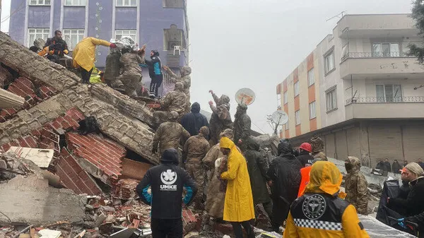 1677599109787.jpg Beklenen Marmara depreminde iki fay birleşebilir! Aralarında sadece 100 kilometre var! Osman Bektaş uyardı: Elbistan ve Kahramanmaraş depremi gibi... - 5