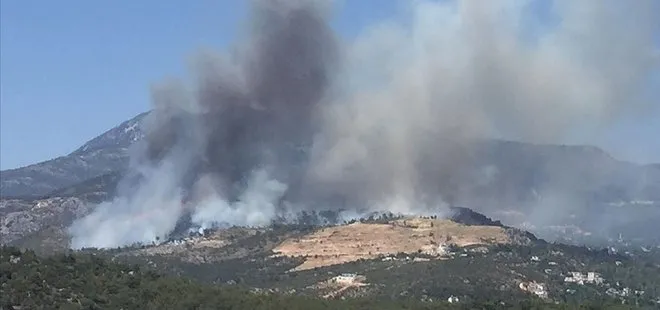 Son dakika: Antalya'da yerleşim yerlerine yakın alanda yangın! Ekiplerin müdahalesi başladı