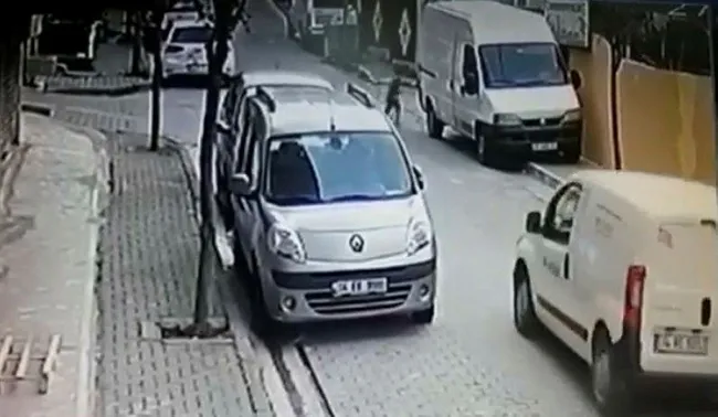 İstanbul'da sokak arasındaki çocuğa araba böyle çarptı - 2