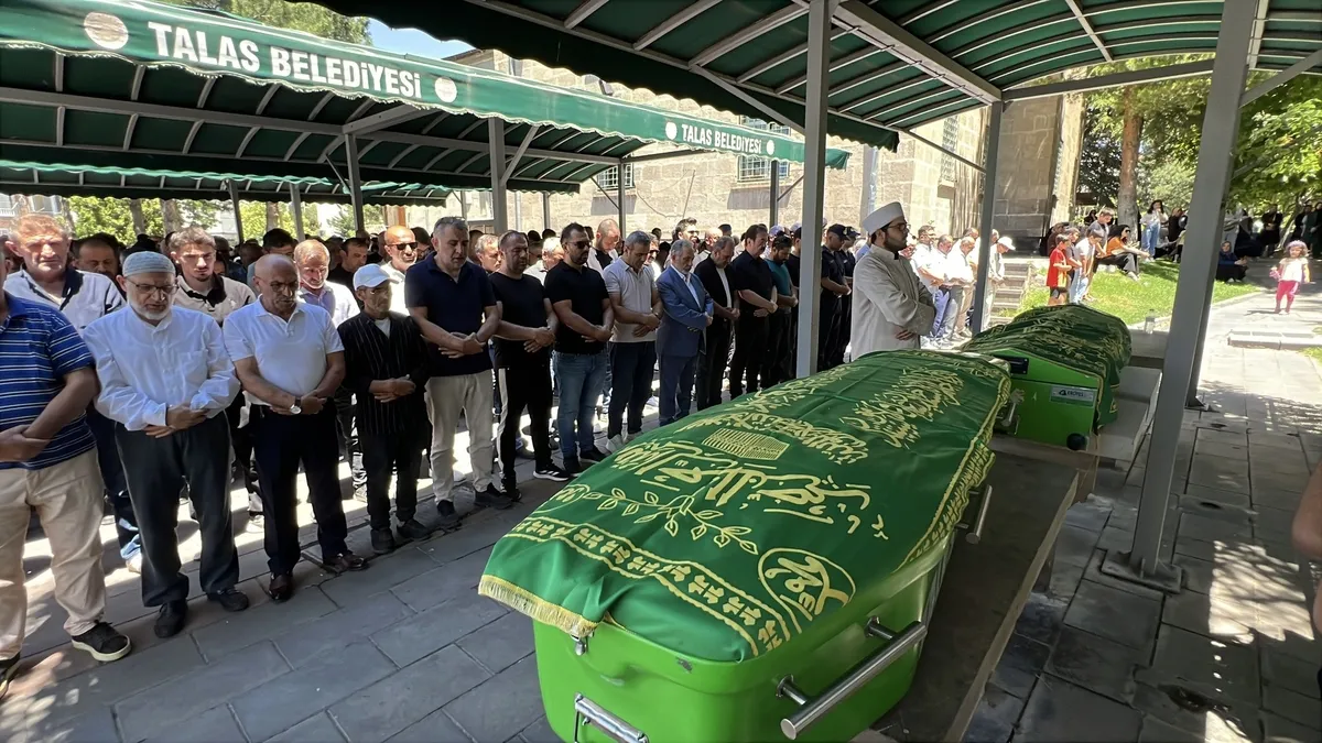 Faciada kahreden detay! Uzman çavuş Uşak'ta, eşi ve 8 aylık bebeği Kayseri'de toprağa verildi - 2
