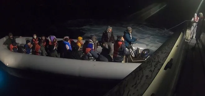 Son dakika: Balıkesir açıklarında Türk kara sularına geri itilen 61 sığınmacı kurtarıldı