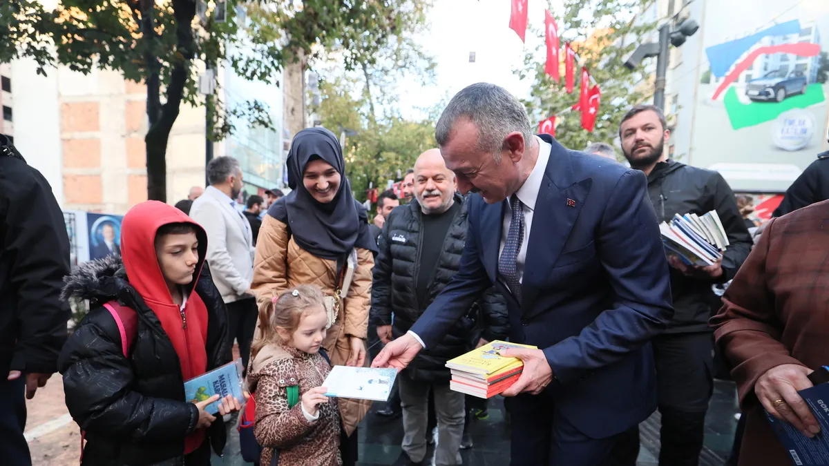 Ağaçlar kitap açtı, 16. Kocaeli Kitap Fuarı başladı! "Kültür ve sanatta standartları belirleyen şehir olacağız"