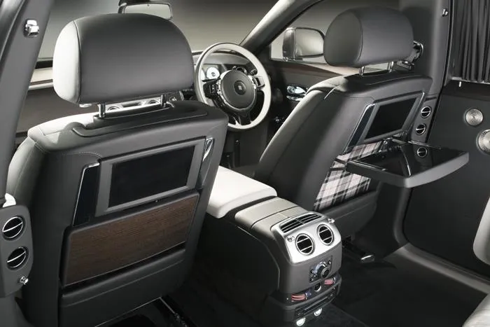 Rolls-Royce'dan dünyada bir ilk! Elmas kaplamalı boya - 1