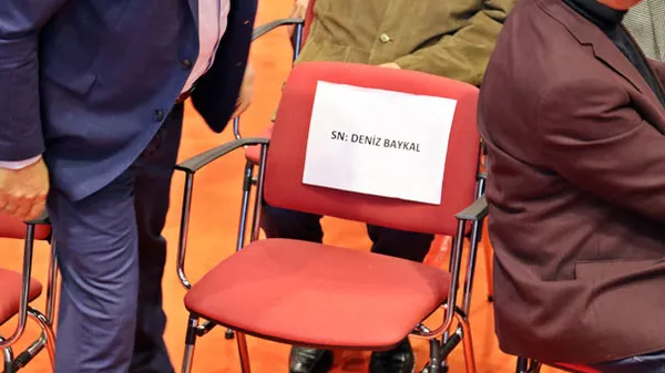 Deniz Baykal’ın sandalyesi boş bırakıldı - 2