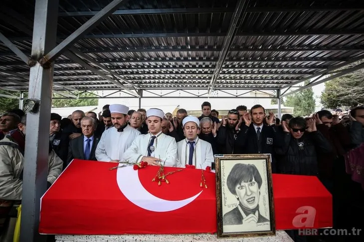 Ayşen Gruda'nın cenazesinden gözler Şener Şen'i aramıştı! Usta sanatçının o görüntüleri ortaya çıktı