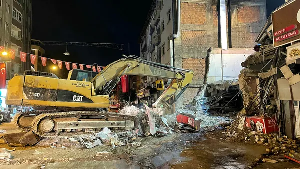 malatyada-coken-bina-hakkinda-yeni-gelisme-3-kisi-tutuklandi-onlarca-kisi-yaralanmisti-1636557718398.jpg Malatya'da çöken bina hakkında yeni gelişme! 3 kişi tutuklandı! Onlarca kişi yaralanmıştı - 4