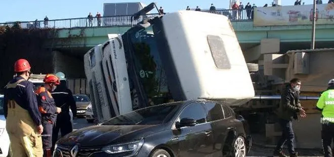 İstanbul’daki feci kazada mucize kurtuluş! Üzerine kamyon devrildi