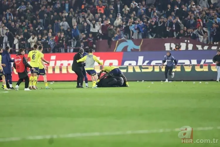 Fenerbahçeli Oosterwolde'den Trabzonspor taraftarına çirkin el hareketi! Olayların fitilini ateşledi 14