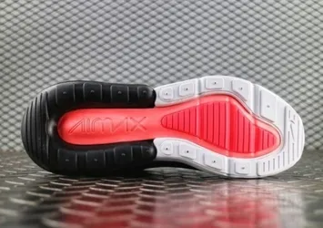 Nike yeni ayakkabının altına Allah yazdı