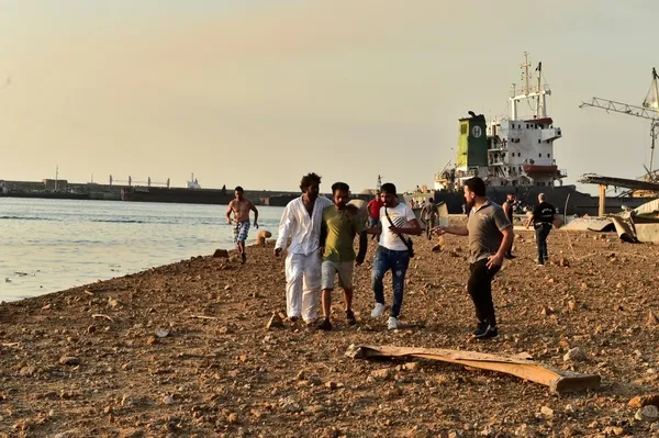 Son dakika: Beyrut Valisi Mervan Abbud patlamanın maddi boyutunu açıkladı - 4
