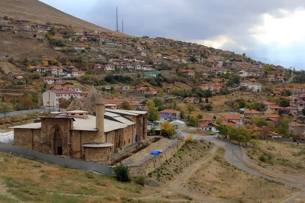 unesconun-ulkemizde-tek-koruma-altina-aldigi-divrigi-ulu-camisinde-calismalar-yeniden-basladi-1636982195539.jpg UNESCO’nun ülkemizde tek koruma altına aldığı Divriği Ulu Camisi’nde çalışmalar yeniden başladı - 2