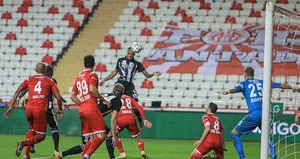 Beşiktaş liderlik yolunda yara aldı