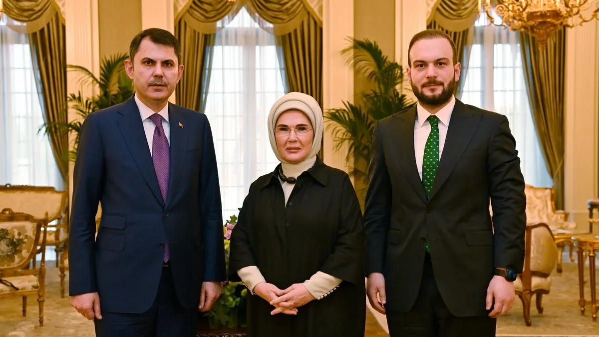 Emine Erdoğan Bakan Kurum ve Ağırbaş'ı kabul etti