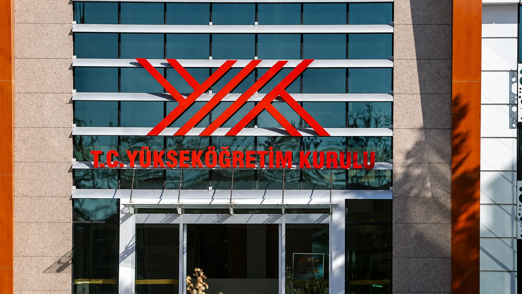 Gençlere ve kariyerine yön vermek isteyenlere büyük fırsat! YÖK'ten 16 modülde ücretsiz eğitim imkanı